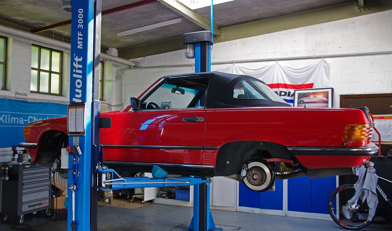 Valvoline Express Care service bay