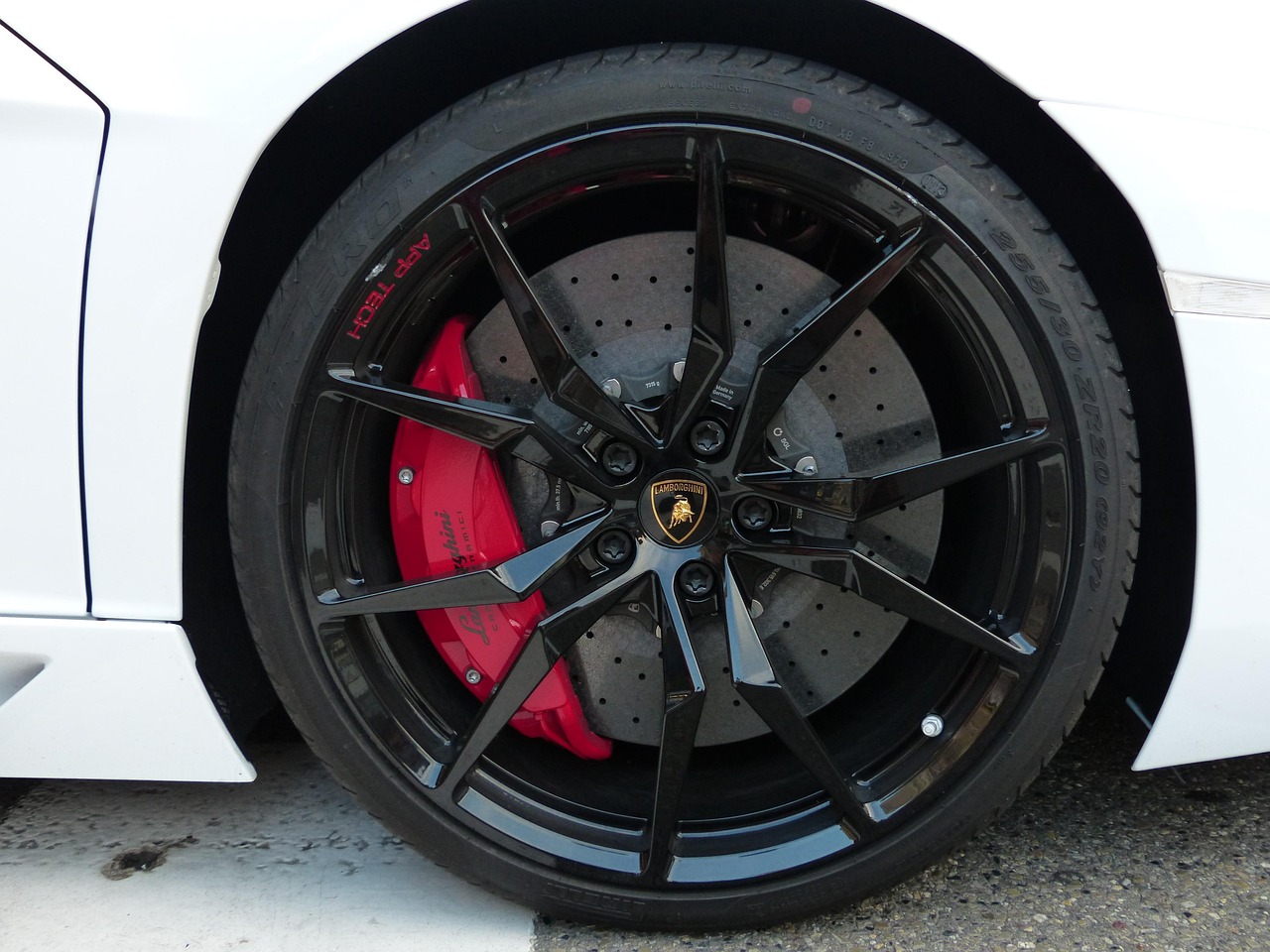 Semi-metallic brake pads